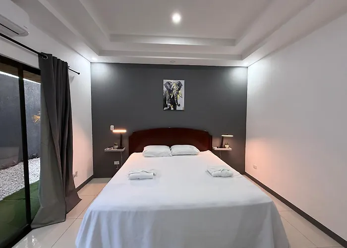 Casa Garitas Guesthouse & Car Rental - Free Sjo Airport Shuttle
